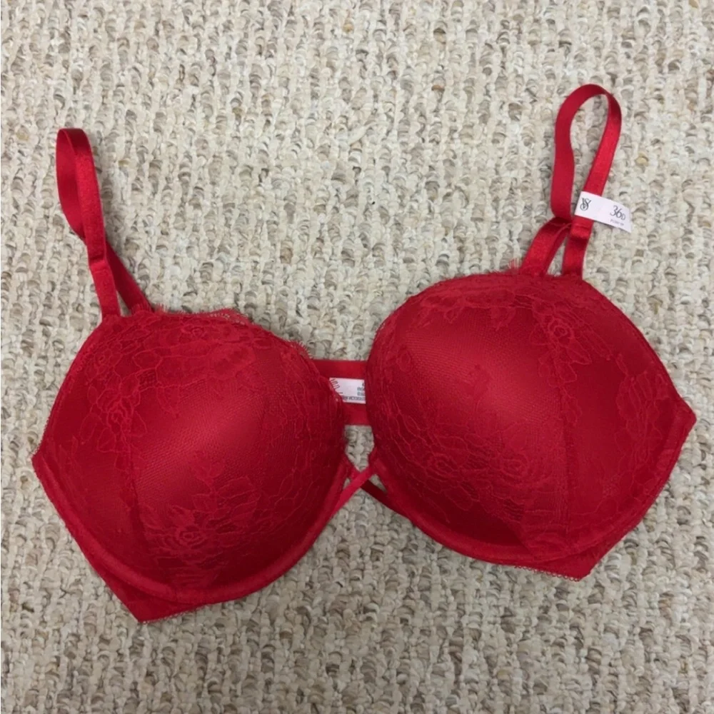Victoria’s Secret Red Lace Pushup Bra - Picture 1 of 3